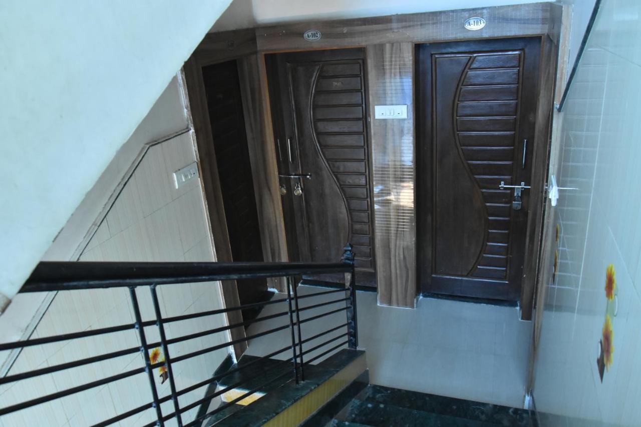 Hotel Temple Sai Shirdi Exteriör bild