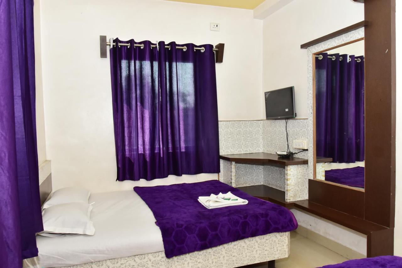 Hotel Temple Sai Shirdi Exteriör bild