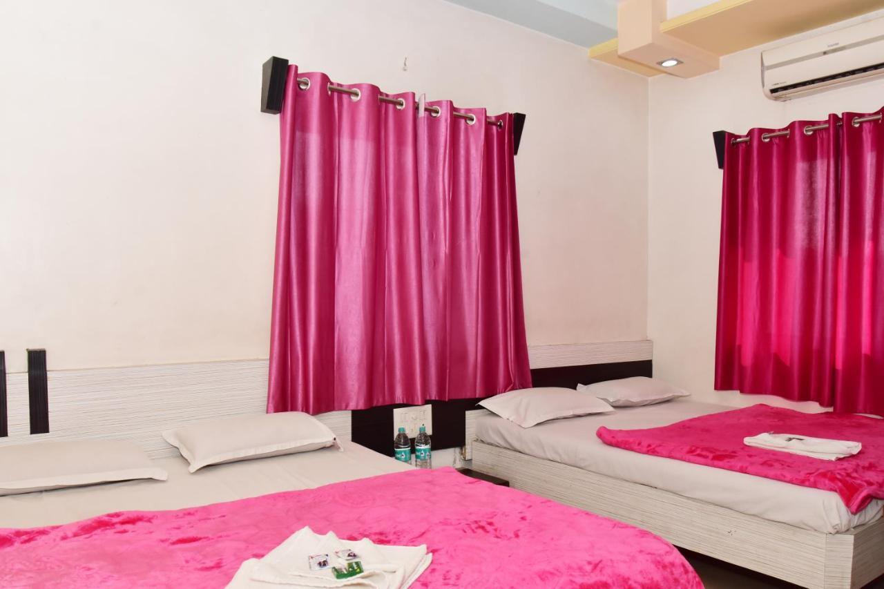 Hotel Temple Sai Shirdi Exteriör bild