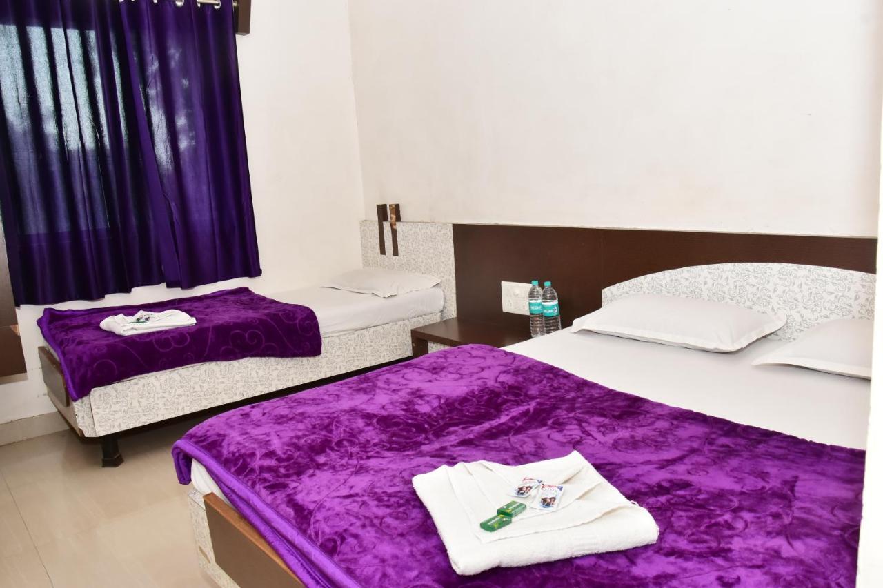 Hotel Temple Sai Shirdi Exteriör bild