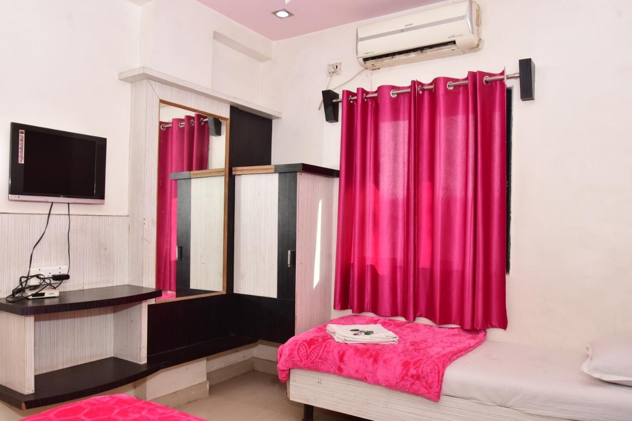 Hotel Temple Sai Shirdi Exteriör bild