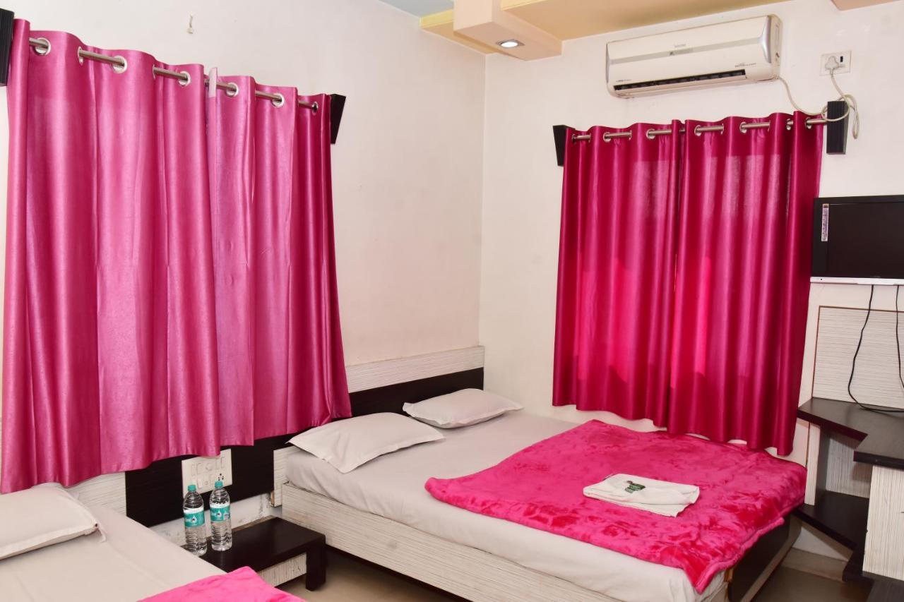 Hotel Temple Sai Shirdi Exteriör bild