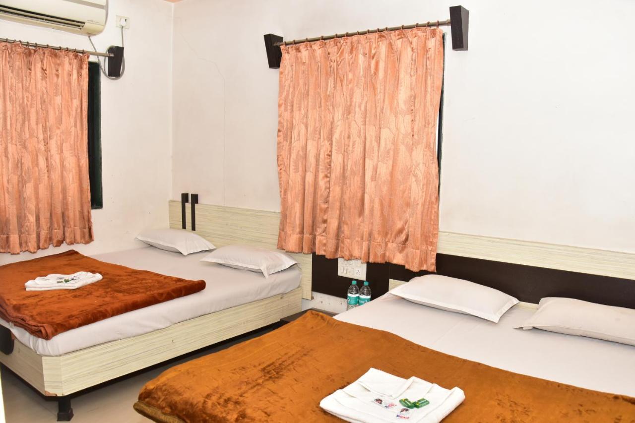 Hotel Temple Sai Shirdi Exteriör bild