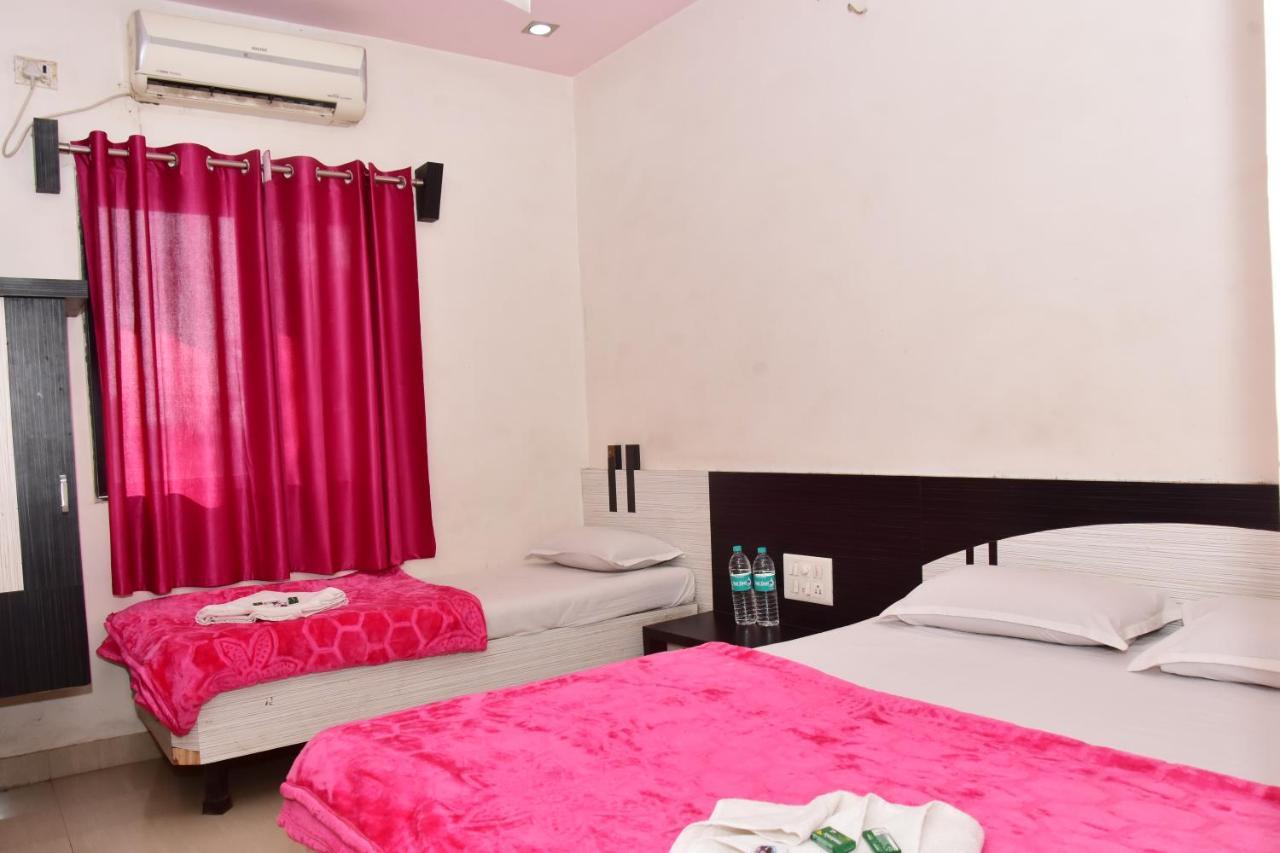 Hotel Temple Sai Shirdi Exteriör bild
