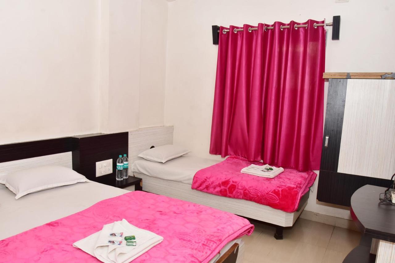 Hotel Temple Sai Shirdi Exteriör bild