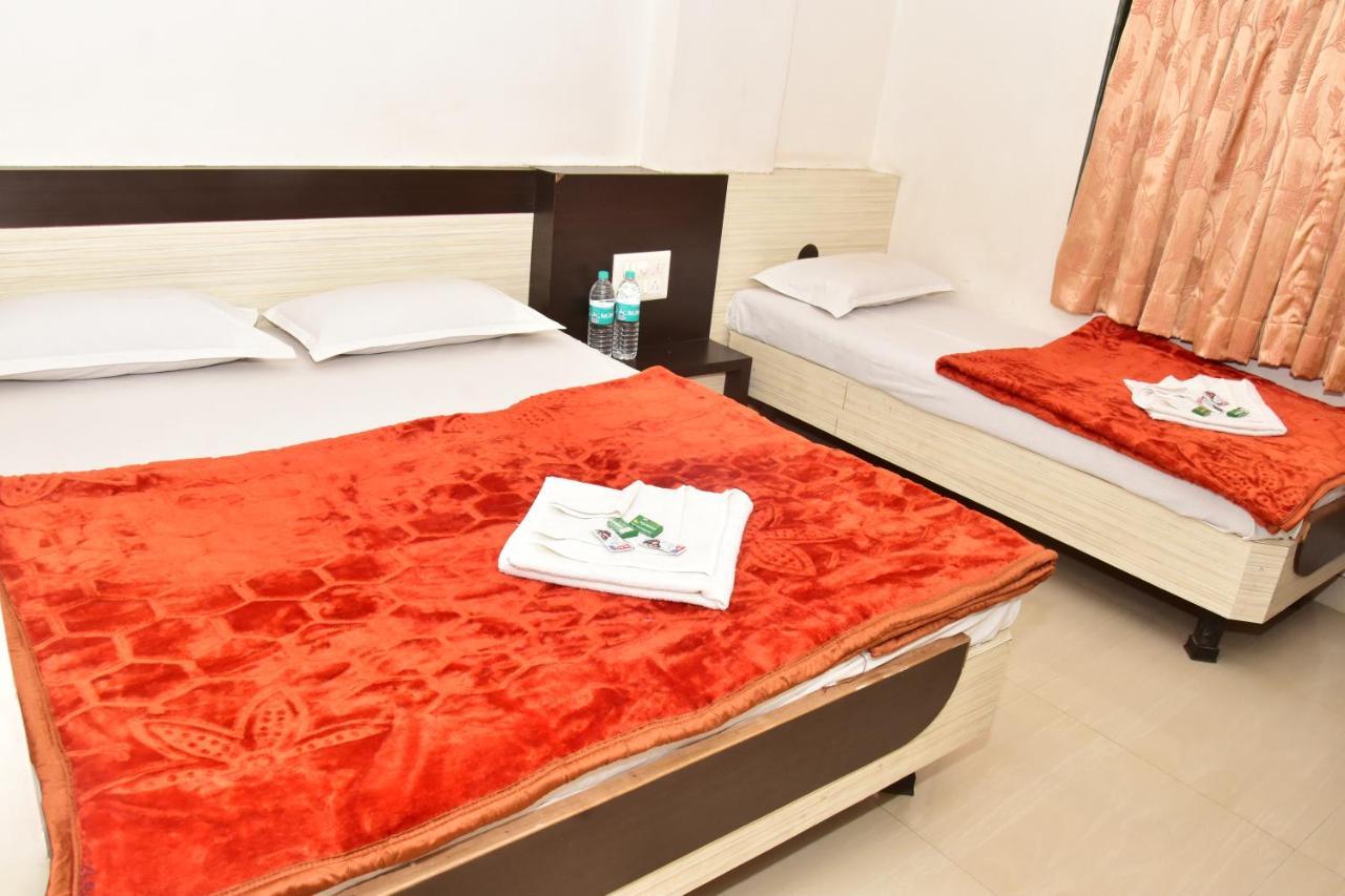 Hotel Temple Sai Shirdi Exteriör bild