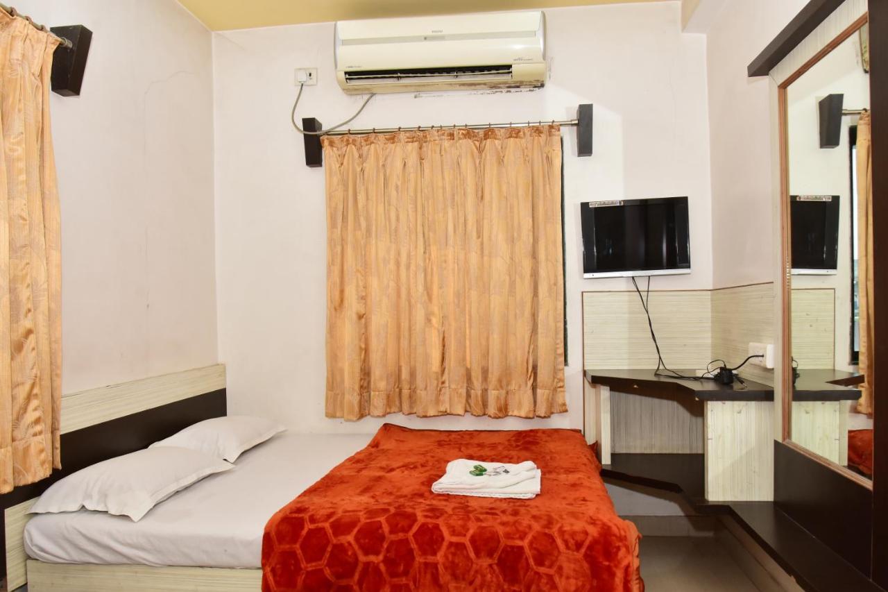 Hotel Temple Sai Shirdi Exteriör bild